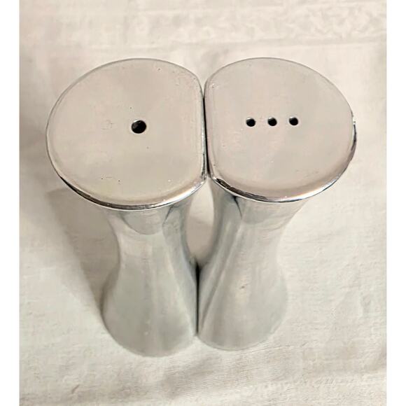Karim Rashid 1995 Nambe Metal Kissing Salt & Pepper Shaker Set 5" Tall - Picture 2 of 5